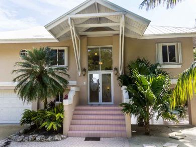 Beachfront Vacation Rental on Coco Plum Beach